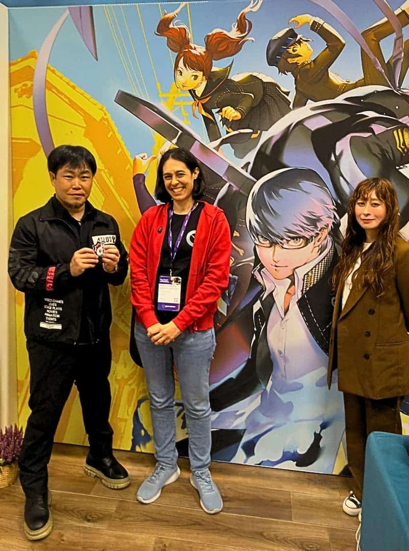 Persona 4 Revival foto fin de entrevista con Kazuhisa Wada y Akane Kabayashi